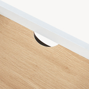 Table de chevet Kuorshare 55 x 42 x 37 cm blanc effet chêne [en.casa]