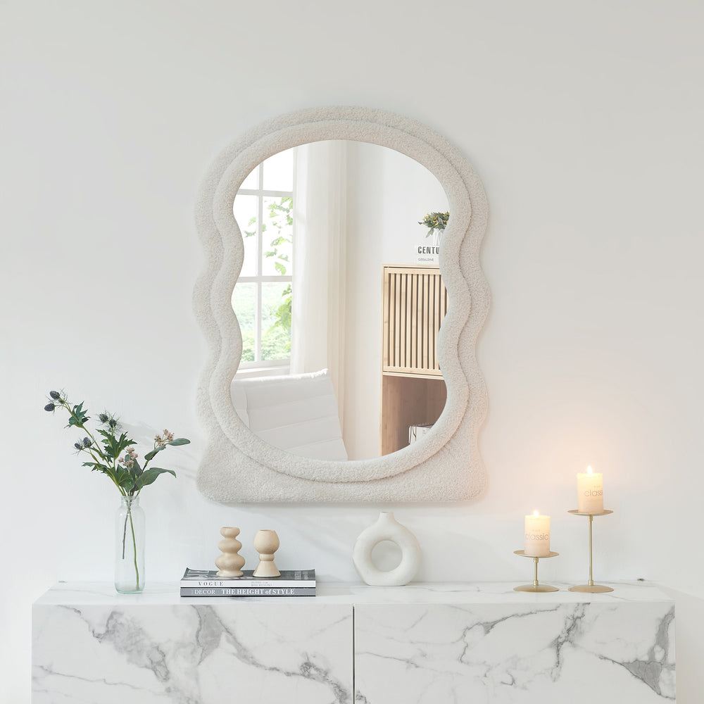 Specchio da parete Brummen con tessuto teddy - cornice 80x60 cm bianco [en.casa] - premiumXL