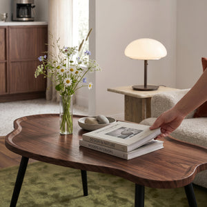 Tavolino da Caffè Trestaneng con Piano Sagomato 100x60x47 cm - Effetto Noce [en.casa] 