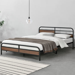 Strurrura Letto Aarau in Metallo Nero con Panelli in Effetto Noce [en.casa]
