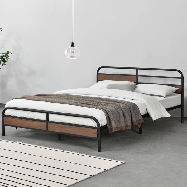 Strurrura Letto Aarau in Metallo Nero con Panelli in Effetto Noce [en.casa]