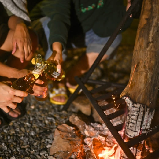 Lagerfeuern im Sommer